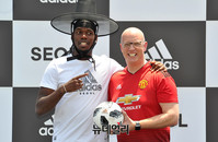 [포토] 기념 촬영하는 '폴 포그바-에드워드 닉슨'