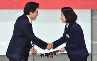 [포토] 임명장 받는 박에스더 인재영입위원