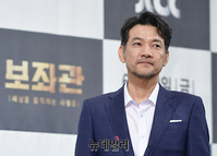 [포토] 배우 정진영 "무소속 초선 의원입니다"