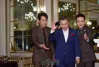 [포토] '이정재-정웅인' 호위 받으며 입장하는 김갑수