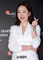 [포토] 엄지원, 빨간 입술에 환한 미소