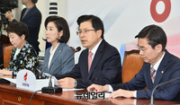 [포토] 한국당 최고위, 모두발언하는 황교안  대표   