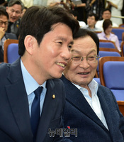 [포토] 대화 나누는 이해찬-이인영