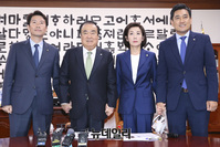 [포토] 한자리에 모인 국회의장과 여야4당 원내대표