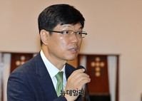 [포토] '100회 이승만포럼' 사회맡은 김명섭 교수