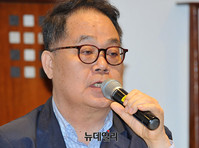 '100회 이승만포럼' 발언하는 김학은 교수