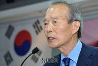 [포토] 축사하는 장기표 신문명정책연구원장