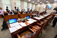 [포토] 반쪽짜리 문화체육관광위원회 전체회의