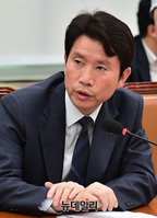 [포토] 질의하는 이인영 더불어민주당 원내대표