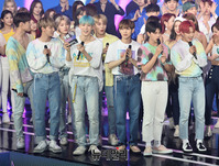 [포토] 에이티즈 ''더쇼 1위 여러분 감사해요''