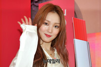 [포토] 이성경, 사랑스러운 손인사