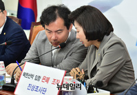 [포토] 대화 나누는 나경원-김영우
