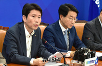 [포토] 정책조정회의 참석한 이인영 민주당 원내대표