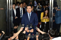 [포토] 기자들의 질문에 답하는 오신환 원내대표