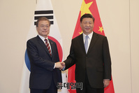 [포토] 일본 오사카서 만난 '문재인-시진핑'