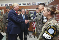 [포토] DMZ 내 미군 부대 방문한 한-미 정상