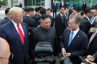 [포토] 한국-미국-북한 정상 판문점서 첫 만남