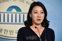 [포토] 우리공화당 천막 당사 관련 브리핑하는 박건희 대변인