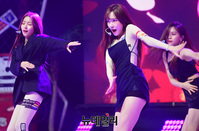 [포토] 피버시즌으로 컴백한 '여자친구' 플라워 무대