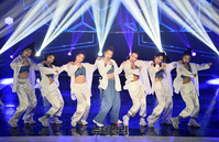 [포토] 시원한 무대 선보이는 가수 라나