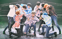 [포토] 컬러풀한 무대 선보이는 아이돌그룹 느와르