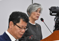 [포토] 현안보고 하는 강경화 외교부 장관