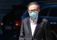 [포토] 속행공판 출석하는 이명박 전 대통령