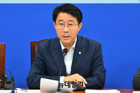 [포토] 정책조정회의, 발언하는 조정식 