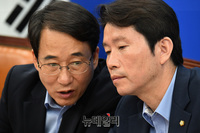 [포토] 대화 나누는 이인영-이원욱