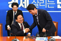 [포토] 민주당 찾은 원희룡 제주도지사