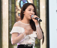 [포토] 열창하는 '미스트롯' 출신 가수 숙행