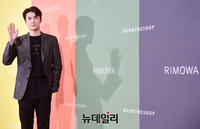 [포토] 엑소 세훈 "팝업스토어 오픈 축하해요"