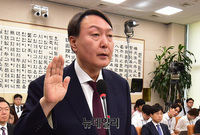 [포토] 선서하는 윤석열 검찰총장 후보자