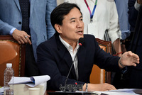 [포토] 윤석열 후보 인사청문회, 질문하는 김진태