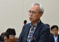 [포토] 답변하는 문성현 경제사회노동위원장