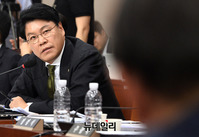 [포토] 윤석열 후보자에 질문하는 장제원 의원