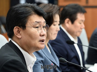 [포토] 모두발언하는 정용기 한국당 정책위의장