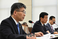 [포토] 의원들의 질문에 답하는 민갑룡 경찰청장