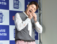 [포토] 권혁수 "동네앨범에선 이렇게 노래해요"