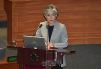 [포토] 답변하는 강경화 외교부 장관