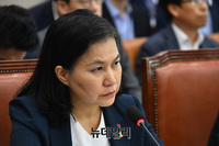 [포토] 국회 출석한 유명희 산업통상자원부 통상교섭본부장