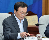 [포토] 의사진행하는 이해찬 민주당 대표