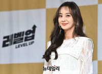 [포토] 우아한 자태 뽐내는 배우 강별