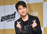 [포토] 배우 차선우, 손 하트로 심장 저격