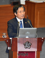 [포토] 국회 대정부질문 출석한 성윤모 산자부 장관