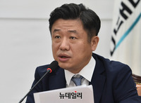 [포토] 모두발언하는 유의동 바른미래당 의원