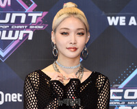 [포토] 가수 청하, 수줍게 내민 하트