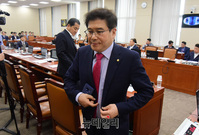 [포토] 과학기술정보방송통신위원회 퇴장하는 김성태·박대출