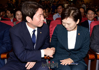 [포토] 공공건설 상생협력 선언식, 악수하는 '이인영-김현미'