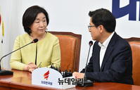 [포토] 환담 나누는 황교안-심상정